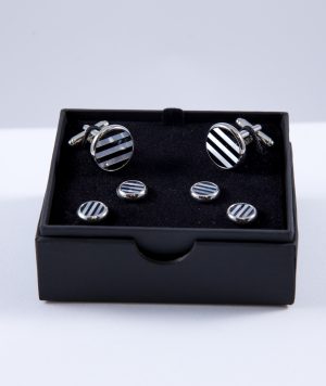 Inlaid Onyx and Mother-of-Pearl cufflink and stud set